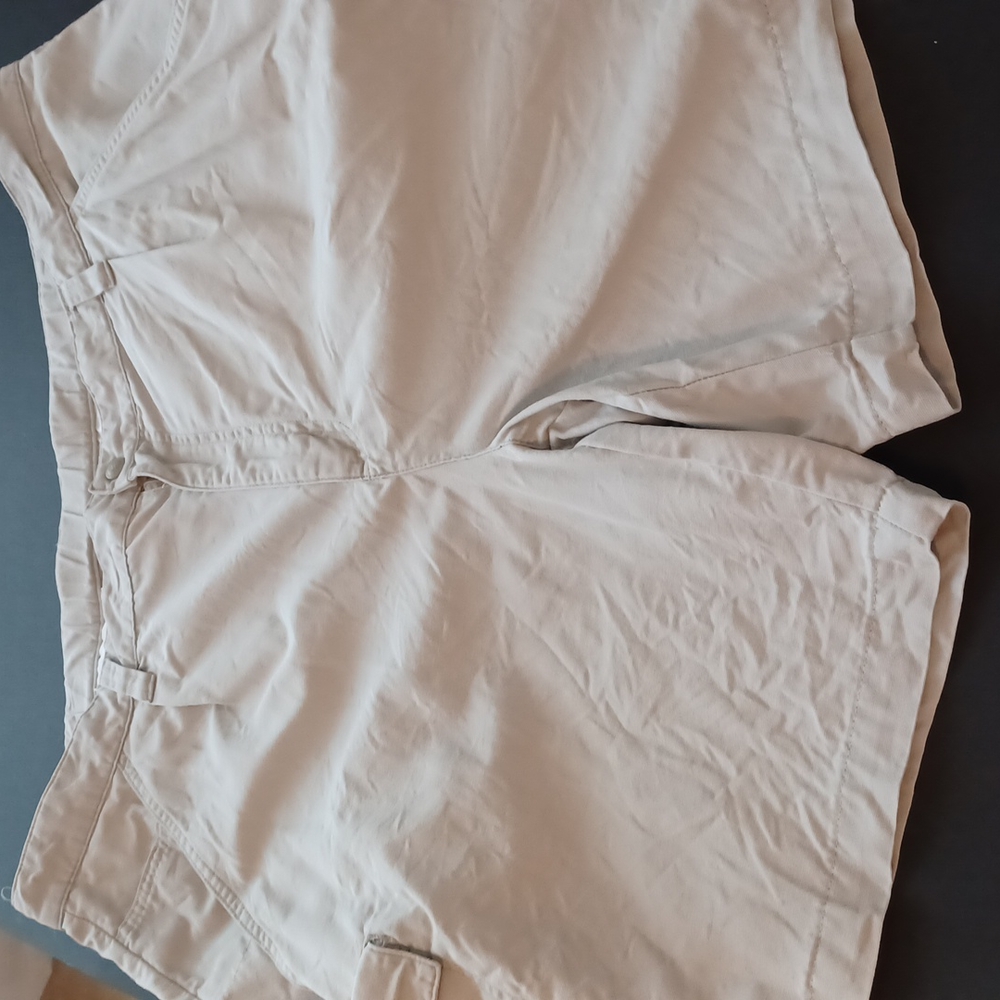 Columbia sportswear men's cargo beige shorts size 42 inseam 8 lots of pockets